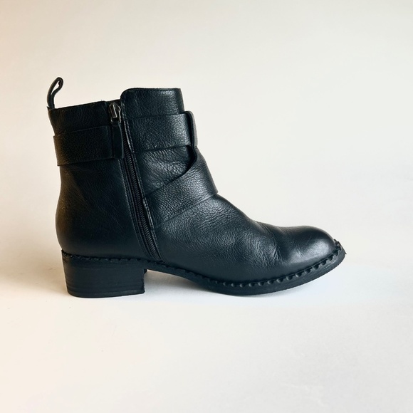 Gentle Souls Black Genuine Leather Rubber Outsole Ankle Boots size 9 - Picture 3 of 13